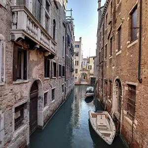 Appartamento Canal View In Rialto, Venezia